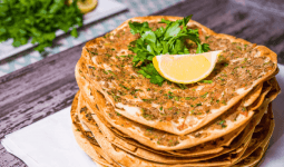 Lahmacun Kaç Kalori, Besin Değeri Nedir? Lahmacun Kilo Aldırır mı?