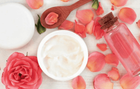 Gül Suyu Nasıl Kullanılır? Gül Suyunun Cilde Faydaları Nelerdir?