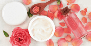 Gül Suyu Nasıl Kullanılır? Gül Suyunun Cilde Faydaları Nelerdir?